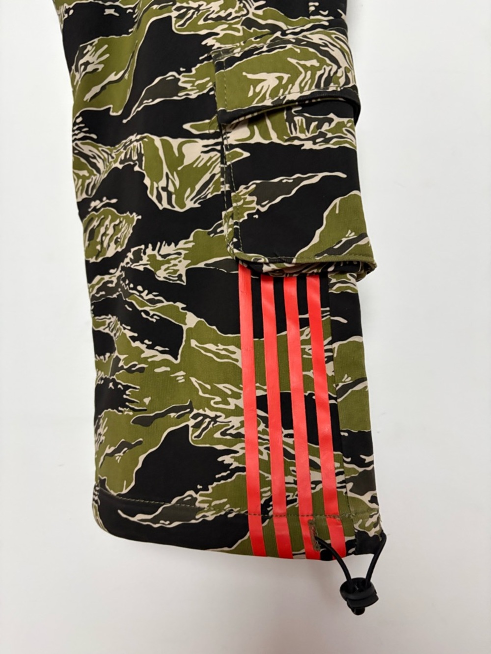 NWT RGSTR Tech Cargo Pants Tiger Camo Prints Men’s XL Streetwear Pockets - Picture 5 of 14